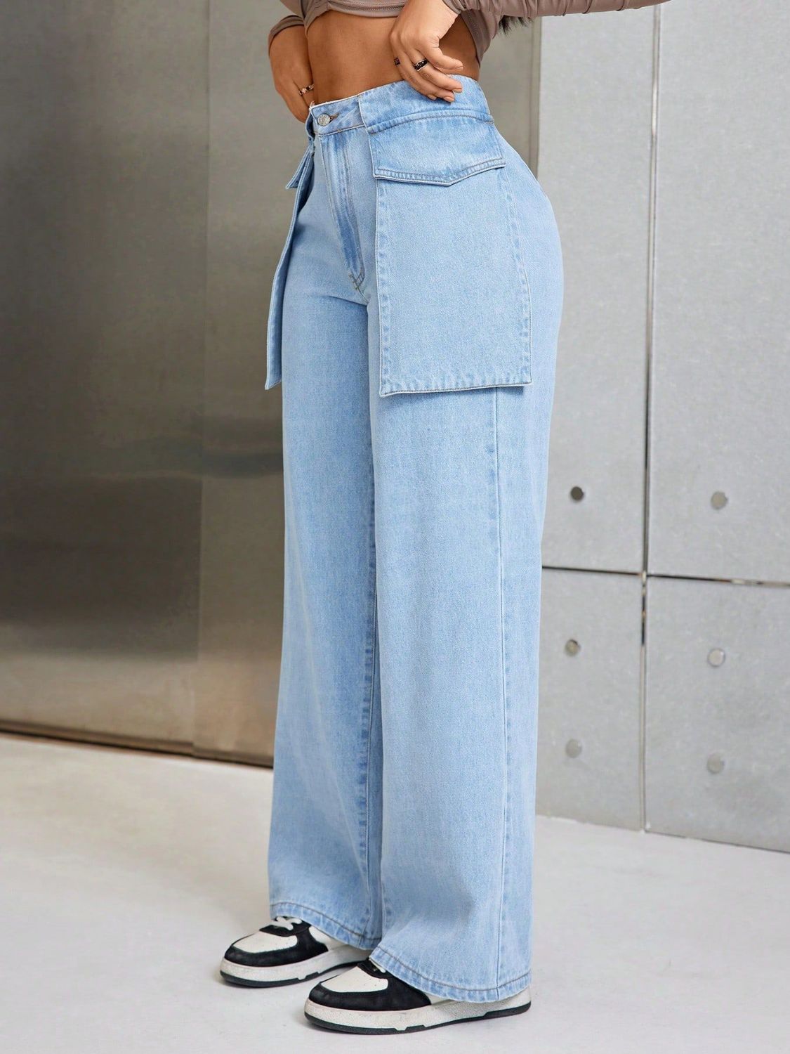 Wide Leg Jeans with Pockets